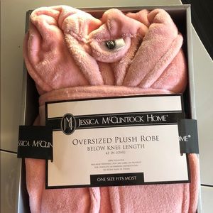NEW Jessica McClintock oversized plush robe.